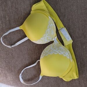 Frederick's of Hollywood Padded Push-up Bra